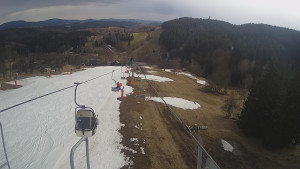 Snow park Paprsek - Lanovka - pohled dolů - 23.3.2023 v 15:25