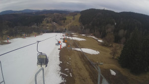 Snow park Paprsek - Lanovka - pohled dolů - 23.3.2023 v 16:05