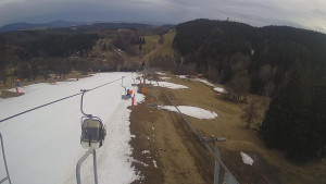 Snow park Paprsek - Lanovka - pohled dolů - 23.3.2023 v 17:05