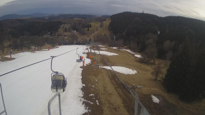 Snow park Paprsek - Lanovka - pohled dolů - 23.3.2023 v 17:10