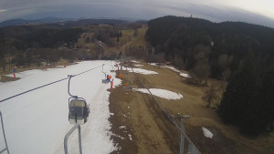 Snow park Paprsek - Lanovka - pohled dolů - 23.3.2023 v 17:20