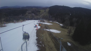 Snow park Paprsek - Lanovka - pohled dolů - 23.3.2023 v 18:15