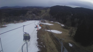 Snow park Paprsek - Lanovka - pohled dolů - 23.3.2023 v 18:20