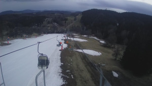 Snow park Paprsek - Lanovka - pohled dolů - 23.3.2023 v 18:25