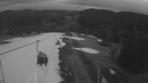 Snow park Paprsek - Lanovka - pohled dolů - 23.3.2023 v 18:35