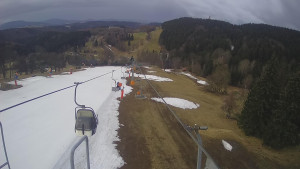 Snow park Paprsek - Lanovka - pohled dolů - 24.3.2023 v 06:00