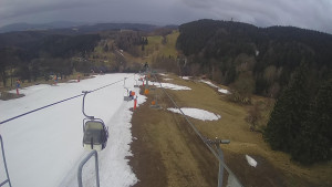Snow park Paprsek - Lanovka - pohled dolů - 24.3.2023 v 06:05