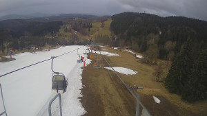 Snow park Paprsek - Lanovka - pohled dolů - 24.3.2023 v 06:10