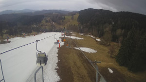 Snow park Paprsek - Lanovka - pohled dolů - 24.3.2023 v 06:45
