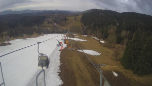 Snow park Paprsek - Lanovka - pohled dolů - 24.3.2023 v 07:05