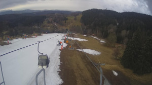 Snow park Paprsek - Lanovka - pohled dolů - 24.3.2023 v 07:10