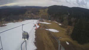 Snow park Paprsek - Lanovka - pohled dolů - 24.3.2023 v 07:15