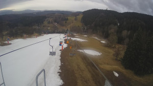 Snow park Paprsek - Lanovka - pohled dolů - 24.3.2023 v 07:30