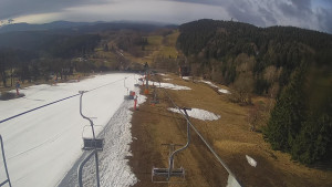 Snow park Paprsek - Lanovka - pohled dolů - 24.3.2023 v 08:00