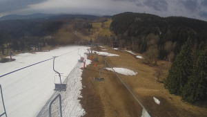 Snow park Paprsek - Lanovka - pohled dolů - 24.3.2023 v 08:15