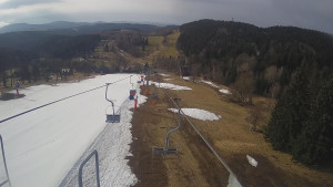 Snow park Paprsek - Lanovka - pohled dolů - 24.3.2023 v 08:30