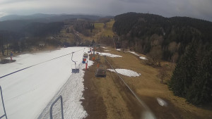 Snow park Paprsek - Lanovka - pohled dolů - 24.3.2023 v 08:35