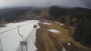 Snow park Paprsek - Lanovka - pohled dolů - 24.3.2023 v 09:00