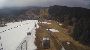 Snow park Paprsek - Lanovka - pohled dolů - 24.3.2023 v 09:10
