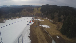 Snow park Paprsek - Lanovka - pohled dolů - 24.3.2023 v 09:25