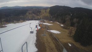 Snow park Paprsek - Lanovka - pohled dolů - 24.3.2023 v 09:30