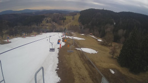 Snow park Paprsek - Lanovka - pohled dolů - 24.3.2023 v 10:05