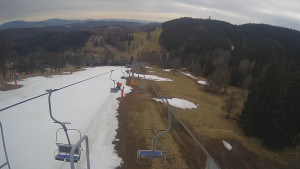 Snow park Paprsek - Lanovka - pohled dolů - 24.3.2023 v 11:10