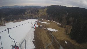 Snow park Paprsek - Lanovka - pohled dolů - 24.3.2023 v 11:20