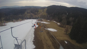 Snow park Paprsek - Lanovka - pohled dolů - 24.3.2023 v 12:15