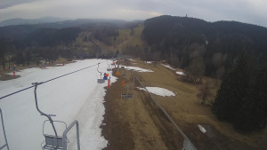 Snow park Paprsek - Lanovka - pohled dolů - 24.3.2023 v 13:10
