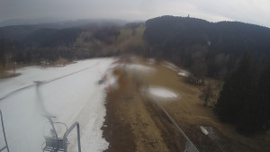 Snow park Paprsek - Lanovka - pohled dolů - 24.3.2023 v 13:25