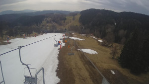Snow park Paprsek - Lanovka - pohled dolů - 24.3.2023 v 14:00