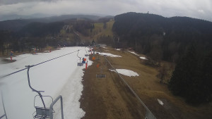 Snow park Paprsek - Lanovka - pohled dolů - 24.3.2023 v 15:30