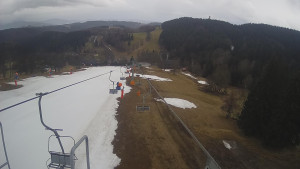 Snow park Paprsek - Lanovka - pohled dolů - 24.3.2023 v 15:50