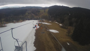 Snow park Paprsek - Lanovka - pohled dolů - 24.3.2023 v 16:50