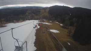 Snow park Paprsek - Lanovka - pohled dolů - 24.3.2023 v 17:05