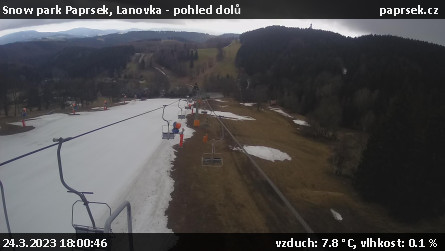 Snow park Paprsek - Lanovka - pohled dolů - 24.3.2023 v 18:00