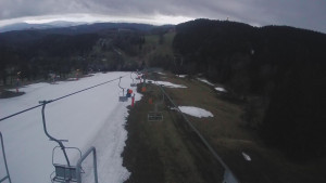 Snow park Paprsek - Lanovka - pohled dolů - 24.3.2023 v 18:20