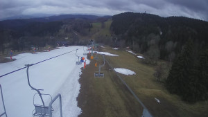Snow park Paprsek - Lanovka - pohled dolů - 25.3.2023 v 05:50