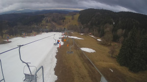 Snow park Paprsek - Lanovka - pohled dolů - 25.3.2023 v 07:15