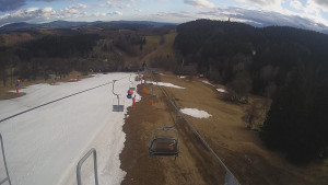 Snow park Paprsek - Lanovka - pohled dolů - 25.3.2023 v 17:00