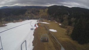 Snow park Paprsek - Lanovka - pohled dolů - 26.3.2023 v 09:50