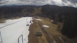 Snow park Paprsek - Lanovka - pohled dolů - 26.3.2023 v 15:15