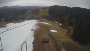 Snow park Paprsek - Lanovka - pohled dolů - 26.3.2023 v 16:55