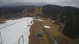 Snow park Paprsek - Lanovka - pohled dolů - 26.3.2023 v 17:40