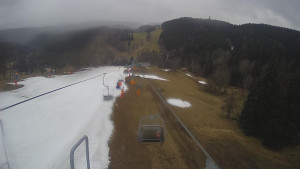 Snow park Paprsek - Lanovka - pohled dolů - 26.3.2023 v 18:00