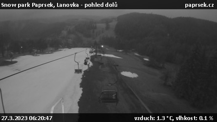 Snow park Paprsek - Lanovka - pohled dolů - 27.3.2023 v 06:20