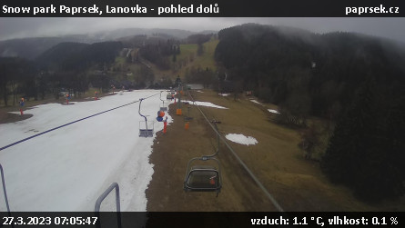 Snow park Paprsek - Lanovka - pohled dolů - 27.3.2023 v 07:05