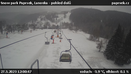 Snow park Paprsek - Lanovka - pohled dolů - 27.3.2023 v 12:00