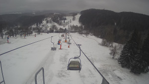 Snow park Paprsek - Lanovka - pohled dolů - 27.3.2023 v 12:55